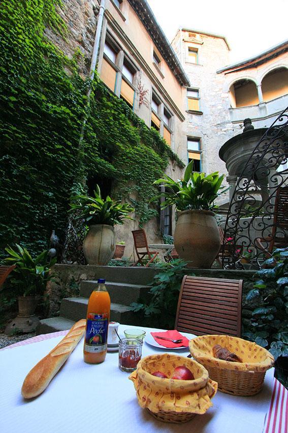 Hôtel Restaurant d'Alibert Caunes-Minervois Exterior foto